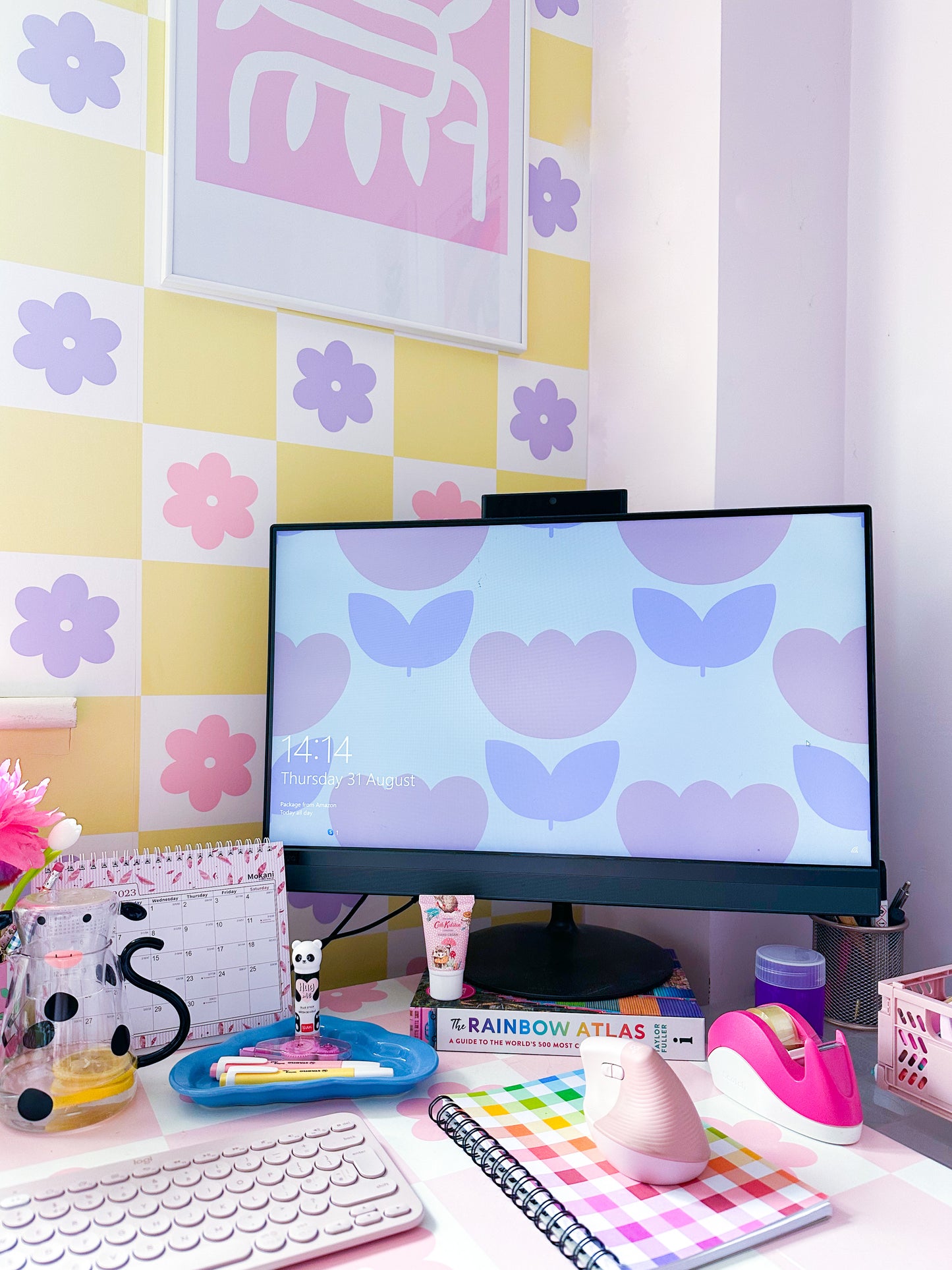 yellow checkerboard wallpaper with daisy flowers for girls room