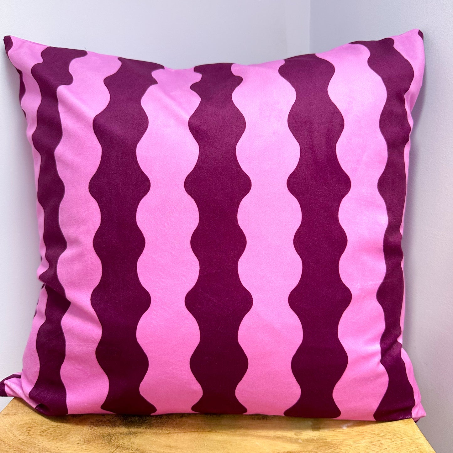 burgundy and pink wavy cushion, dopamine home decor, burgundy velvet, pink velvet pillow