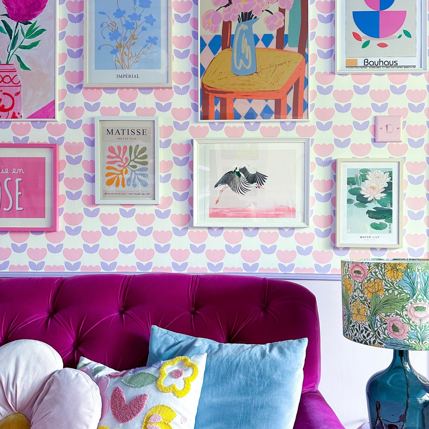 tulip wallpaper in pink and purple colours