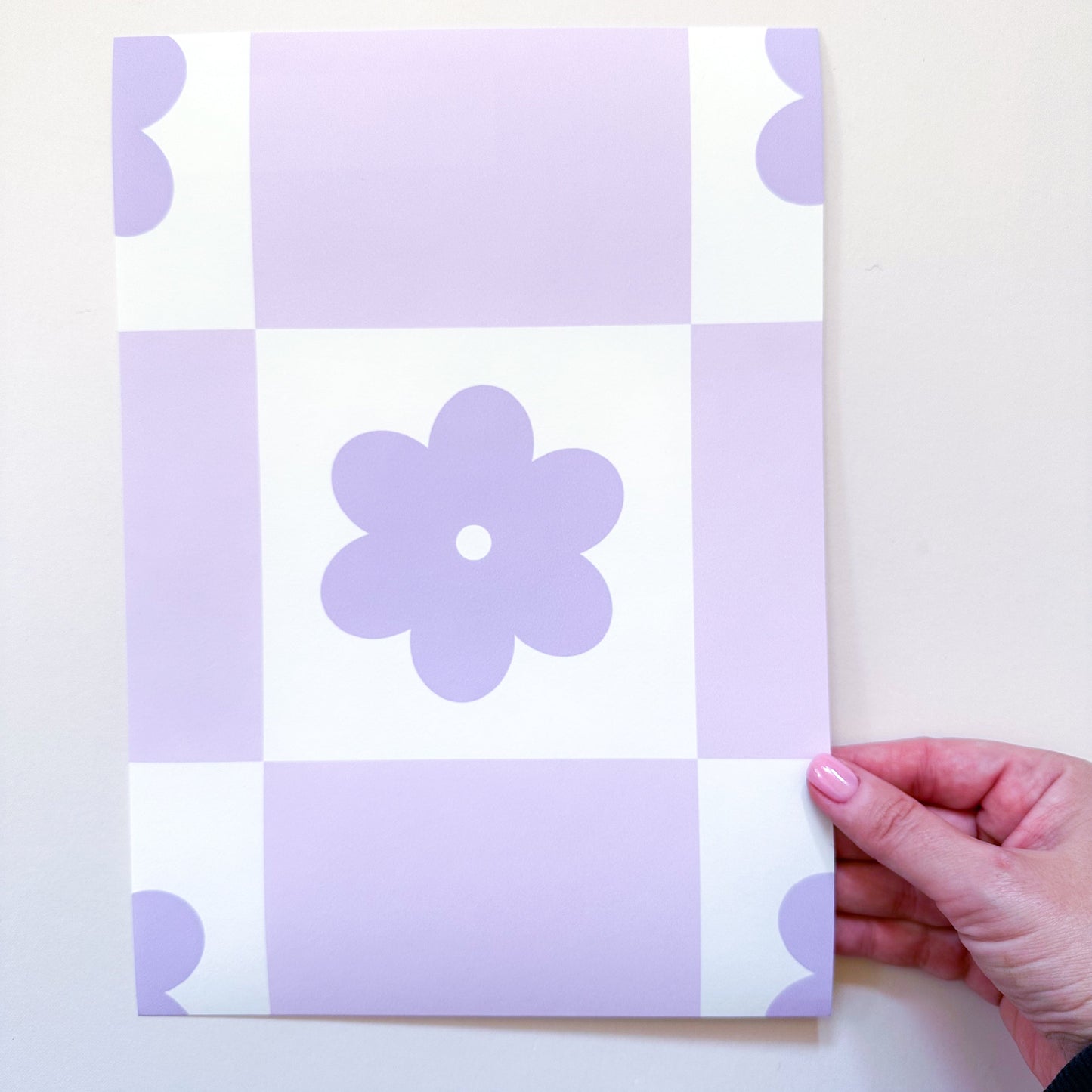 lilac checkerboard wallpaper with daisy